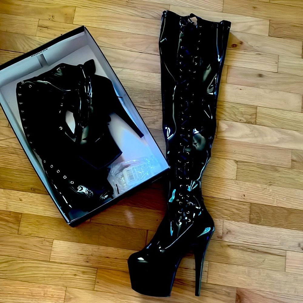 Thigh high pole dancing non slip boots!!! Must have
